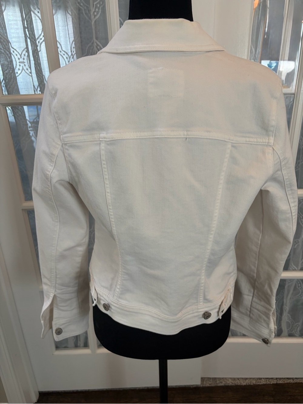 Old Navy Ladies White Denim Jacket - Button Front Size Med pockets EUC - Picture 4 of 15